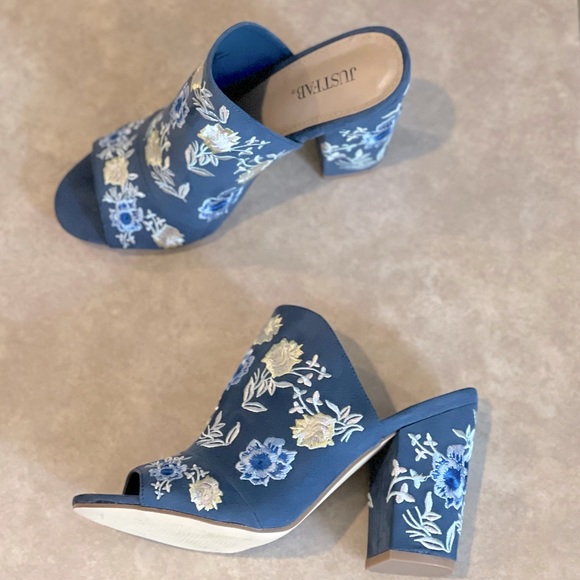 JustFab Shoes - JUSTFAB Blue Velvet Tapestry 4# Block Heel Mule